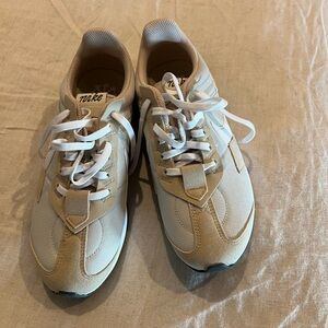 Nike Air Max Pre-Day sneakers in a light bone/oatmeal - NEVER WORN
